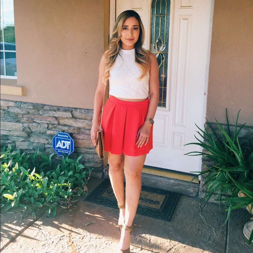 FOREVER 21 Orange pleated skirt